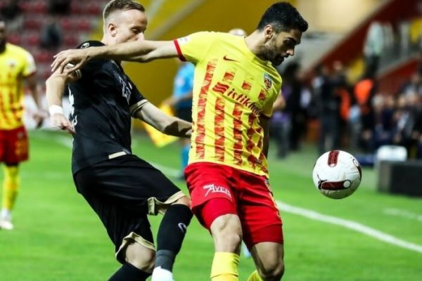 بازگشت علی کریمی به استقلال منتفی شد