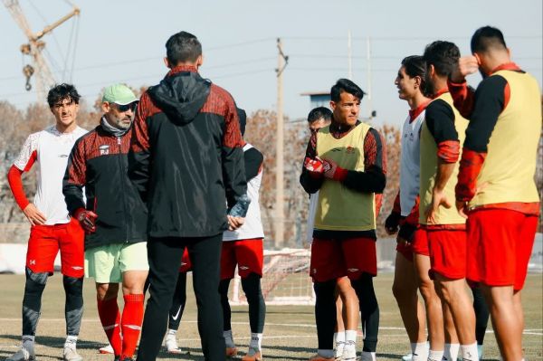 پاکو خمز چشم انتظار تراکتور فعلی بهعلاوه دو بازیکن در آنتالیا