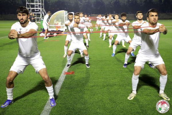  سرمربی تاجیکستان  کشوری کوچک اما با قلبی بزرگ هستیم