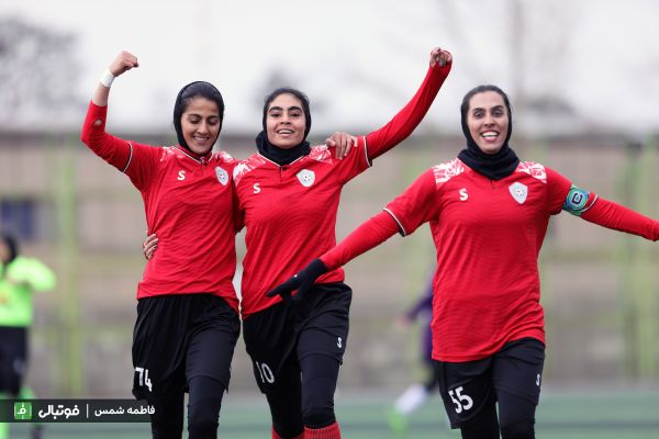 گزارش تصویری اختصاصی/ دیدار تیمهای فوتبال بانوان آوا و نماینده البرز