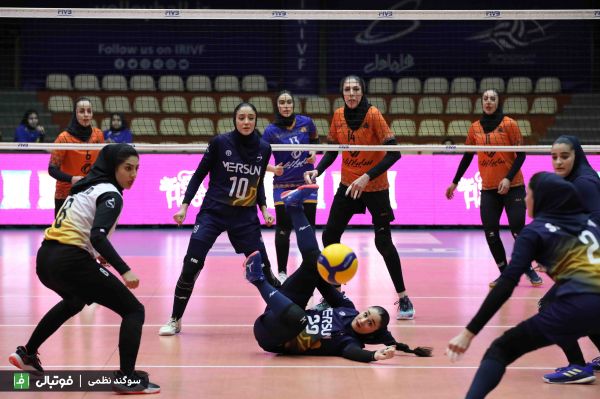 گزارش تصویری اختصاصی/ دیدار تیمهای والیبال بانوان سایپا و مهرسان