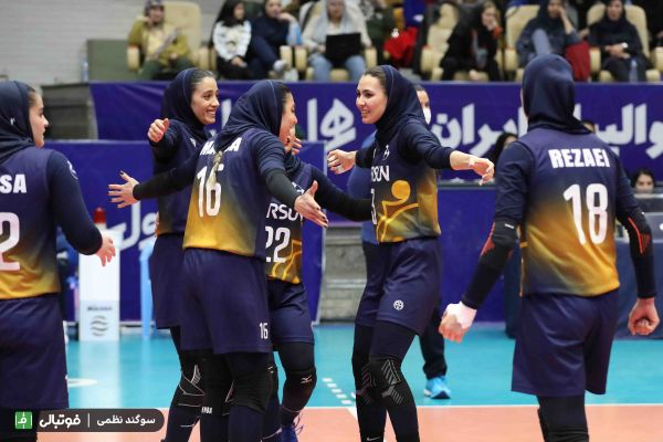 گزارش تصویری اختصاصی/ دیدار تیمهای والیبال بانوان سایپا و مهرسان