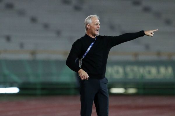  سرمربی هنگ کنگ  امیدوارم عملکرد خوبی ارائه دهیم  بازی با امارات سخت است