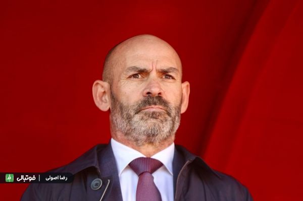 خمز با ترازو منتظر تراکتوریها در آنتالیا