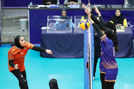 لیگ برتر والیبال بانوان سپاهان، سایپا و مهرسان همچنان روی نوار برد