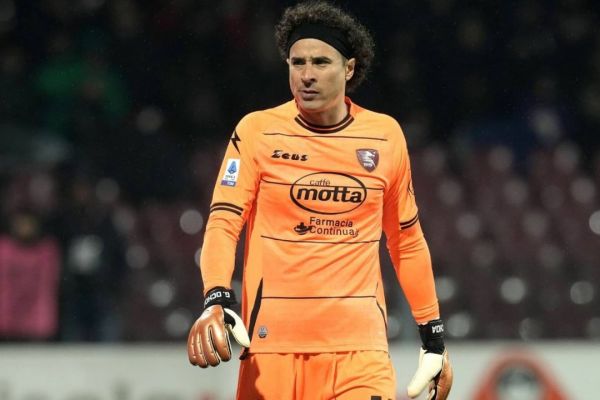 گلر کهنهکار مکزیکی زیر تیغ تند انتقادهای اینزاگی