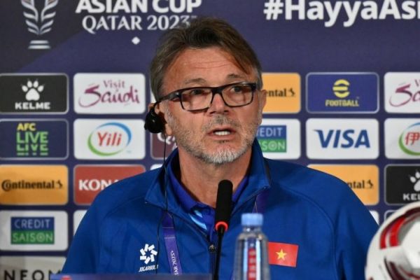 سرمربی ویتنام تا زمانی که بازیکنان به من اعتماد دارند به استعفا فکر نمیکنم