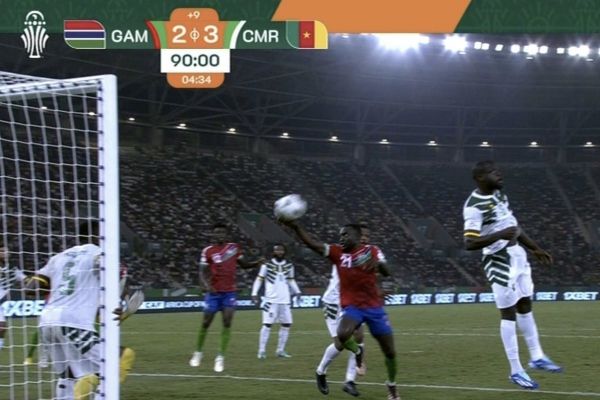  عکس؛ بازیکن گامبیا و گلزنی با دست به سبک مارادونا