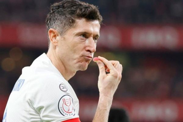  عکس؛ پرتاب پاستیل برای لواندوفسکی توسط هواداران بیلبائو