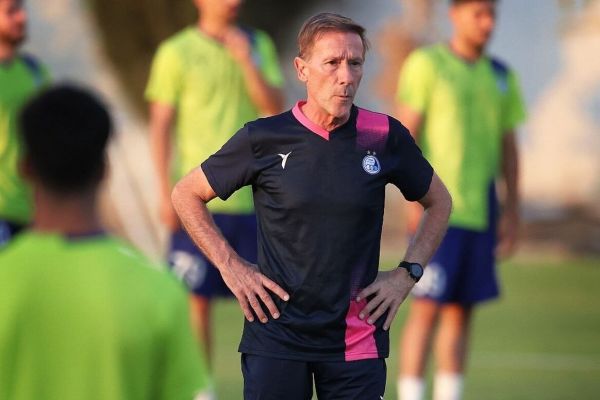 مربی خارجی استقلال فردا وارد تهران میشود