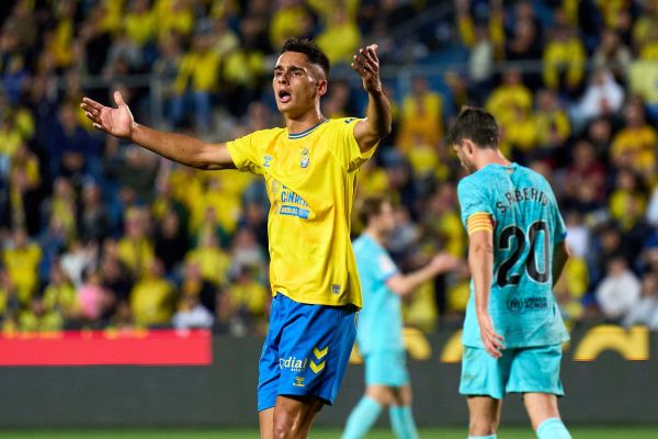 بارسلونا در فکر جذب رایگان مدافع لاس پالماس