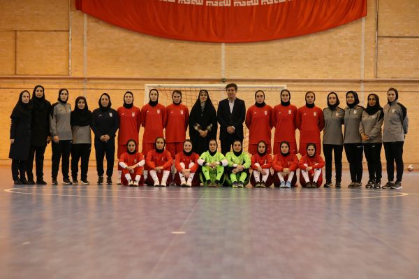 بدرقه تیم ملی فوتسال بانوان با حضور ممبینی و منظمی
