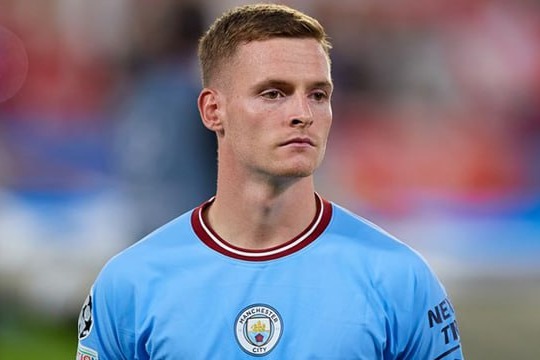 مدافع اسپانیایی منچسترسیتی، گزینه بارسلونا برای روزهای آخر نقل و انتقالات