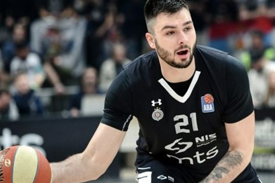  نیکولا یانکوویچ صربستانی به مهرام پیوست