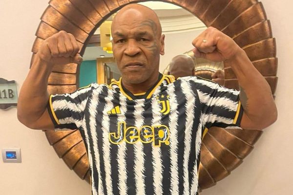 عکس؛ پیراهن یوونتوس بر تن بوکسور اسطورهای