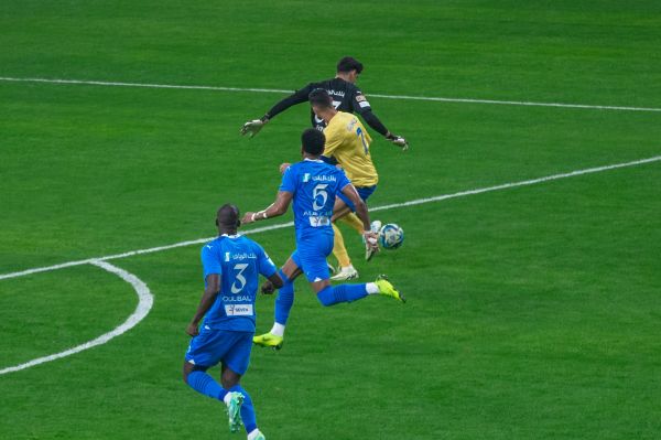  عکس؛ لحظه‌ای که دروازه‌بان سابق سویا توپ را از جلوی پای رونالدو زد