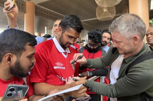  عکس؛ استقبال گرم از سرمربی سابق منچستریونایتد در بمبئی