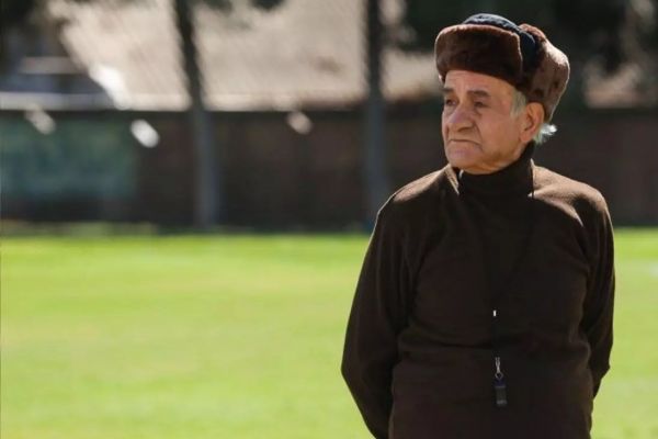 کربکندی پرویز خان کل ایران را گشت و از زمینهای خاکی بازیکن جمع کرد