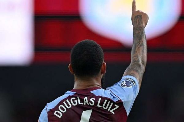 شادی گل داگلاس لوئیز مقابل منچستریونایتد جنجالی شد