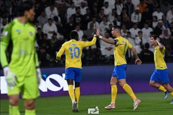 رقابت شدید بازیکنان النصر و الهلال برای آقای گلی لیگ عربستان عکس