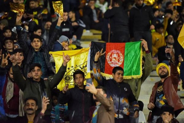 عکسنوشت هواداران افغان حامی سپاهان مقابل الهلال