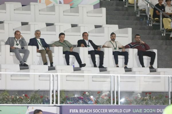  امیرقلعه نویی و دوست صمیمی اش، تماشاگران ویژه بازی ایران – آرژانتین