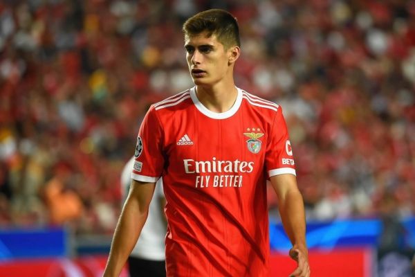 شیاطین سرخ به دنبال ستاره 20 ساله بنفیکا