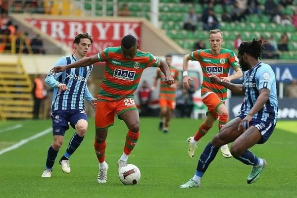  سوپرلیگ ترکیه  تساوی آدانا دمیراسپور در حضور 84 دقیقه‎‌ای محمدی