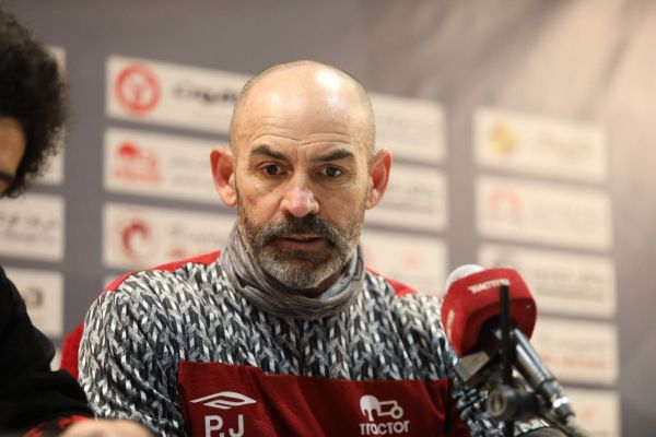 خمز با نهایت آمادگی و تمرکز بالا باید در بازی با پرسپولیس ظاهر شویم به داشتن بازیکنانم افتخار میکنم