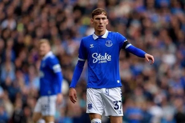  رقابت کلاغ‌ها با تاتنهام برای جذب هافبک جوان اورتون