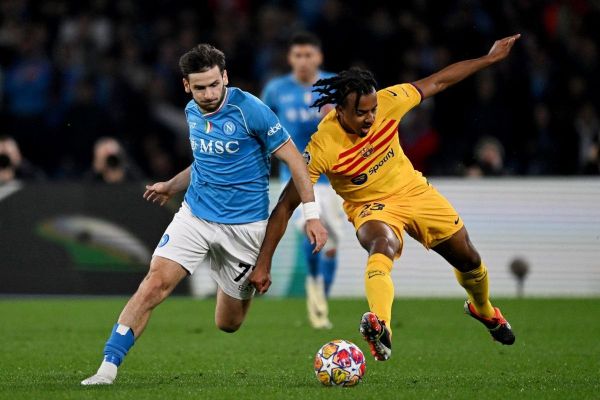 تساوی بارسلونا و ناپولی در ورزشگاه مارادونا؛ بازیِ برگشت حساستر شد