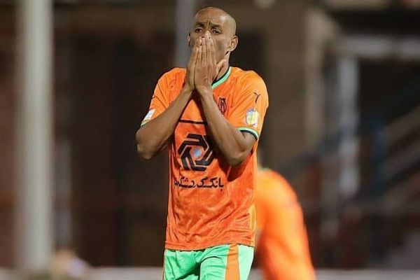 مهاجم ۴۰ ساله لیگ برتر در راه یک تیم صنعتی