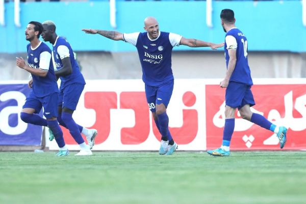 ساویو برای حضور در ایران با مدافع سابق استقلال مشورت کردم