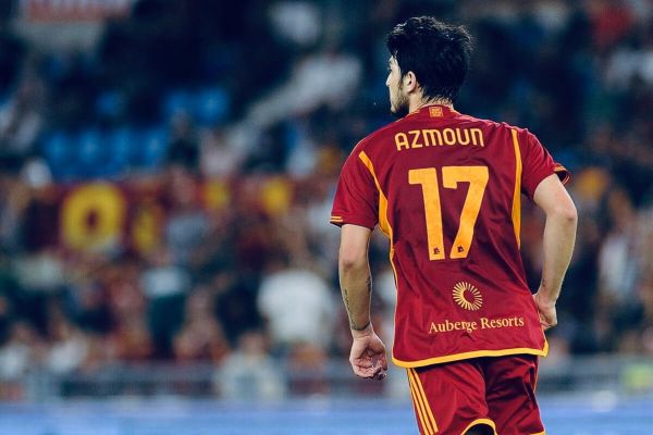 سردار به روی پوستر رفت