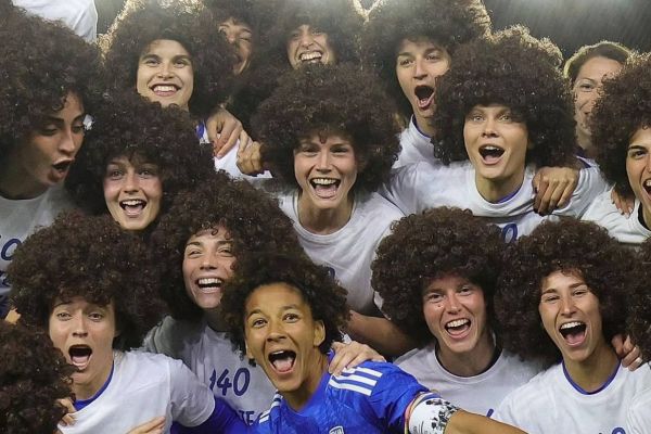 حرکت جالب بازیکنان تیم ملی زنان ایتالیا در روز خداحافظی کاپیتانشان