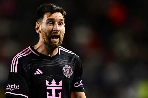  واکنش مدافع گالکسی به شایعه مخالفت مسی با معاوضه پیراهن با او