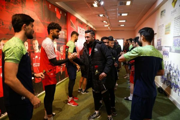 نشست صمیمی اعضای تیم بزرگسالان و امید تراکتور تونل افتخار برای امیدها