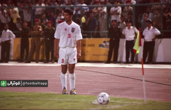  نوستالژی فوتبالی  زنده‌یاد مهردادمیناوند مدافع چپ تیم ملی ایران در مقدماتی جام جهانی ۲۰۰۲