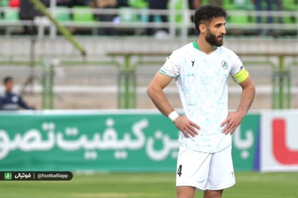  بدل نادر محمدی در پرتاب اوت در بازی پرسپولیس   عکس