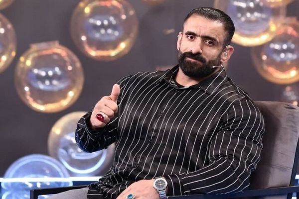  هادی چوپان  این قهرمانی را به مردم ایران تقدیم می‌کنم  اگر در این 20 سال کم‌ کاری کردم مرا حلال کنید