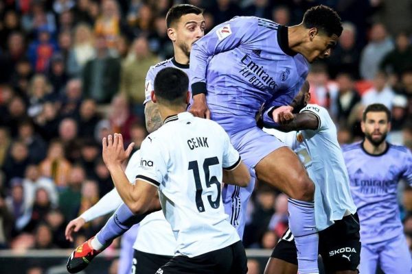 اظهارات جالب سرمربی والنسیا درباره گل مردود شده رئال مادرید