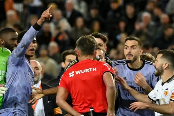  واکنش ستاره رئال مادرید به قضاوت جنجالی داور بازی با والنسیا