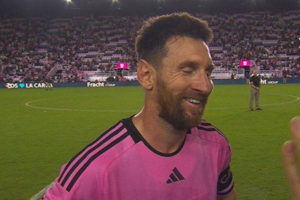 دو عکس مشابه از مسی که شش سال بین آنها تفاوت وجود دارد