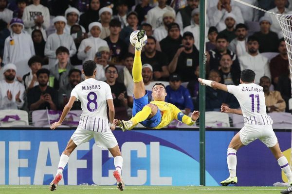 عکس؛ لحظهای که رونالدو مقابل العین امارات قیچی برگردان زد