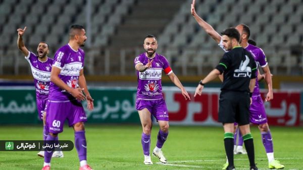 عصبانیت شدید داریوش شجاعیان از تغییر پنالتیزن عکس