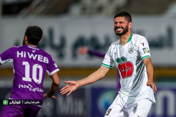  مصلح  من خودم می‌دانم که توپ را زدم  الان چهارتا کارشناس می‌آیند و می‌گویند پنالتی بود