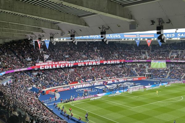  عکس؛ کنایه هواداران پی‌اس‌جی به امباپه