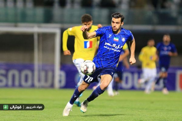 تصویر روز؛ خواب ناز دختربچه طرفدار گلگهر در ورزشگاه عکس