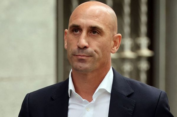 رئیس تحت تعقیب فدراسیون فوتبال به دنبال اخذ شهروندی در جزایر کارائیب