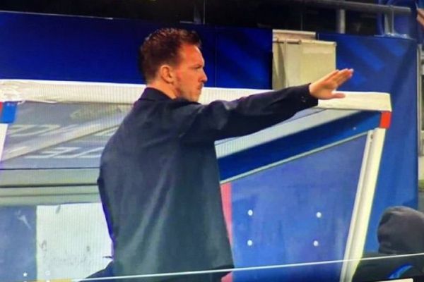  سوژه شدن تصویری از سرمربی آلمان با حرکتی شبیه به هیتلر